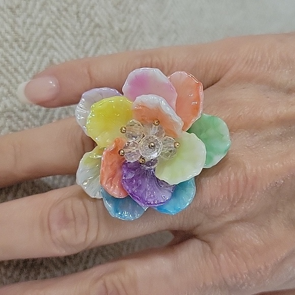 FUNKY BOLD FLOWER RING - Picture 1 of 5